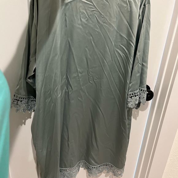 Silk Robe - Picture 4 of 5